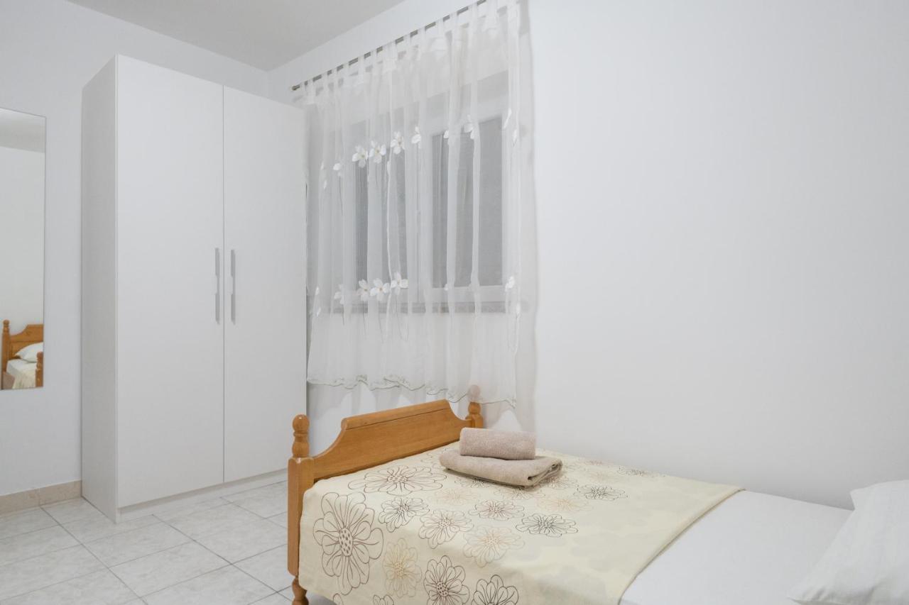 פודגורה Apartman Ruza מראה חיצוני תמונה